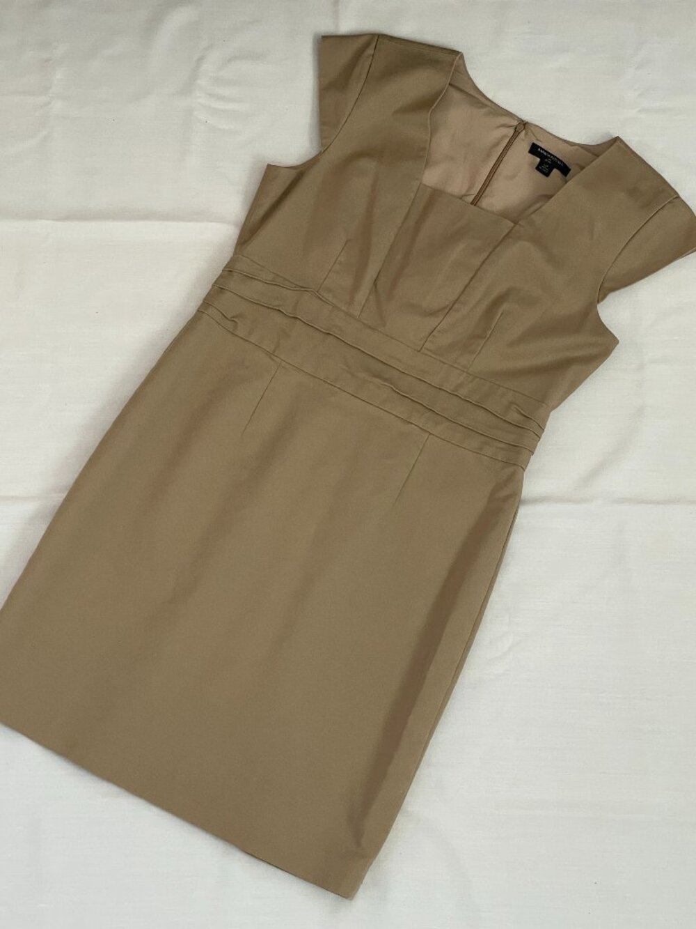 Banana Republic Petite khaki cap sleeve structured dress with pleating at waist
